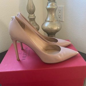 Valentino nude leather pumps